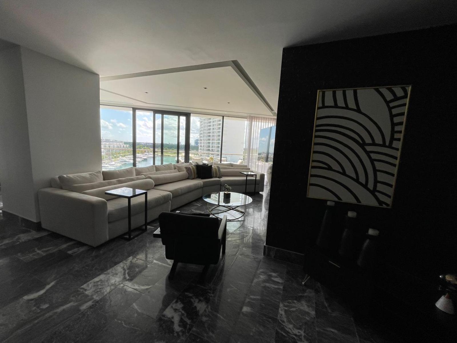Luxx Shark Tower * Cancun